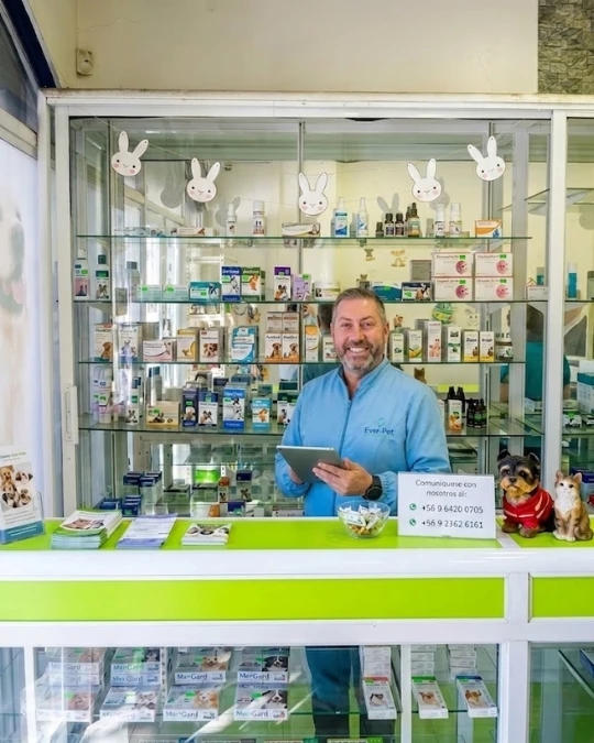 Farmacia Veterinaria: Medicamentos específicos y certificados en Villa Alemana. Aseguramos que, tras el diagnóstico, inicies el tratamiento de inmediato sin esperas ni traslados. Encuentra todo lo necesario para la salud de tu mascota en un solo lugar.